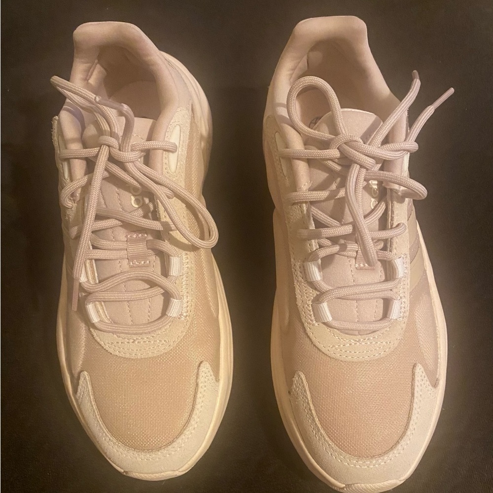 Adidas cloud foam shoes